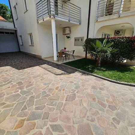 In 15461 Apartment *