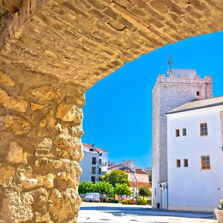 In 15461 Διαμέρισμα
