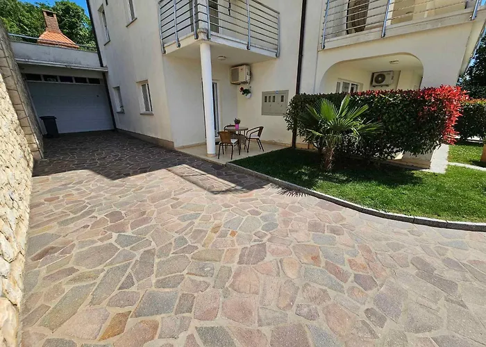 In 15461 Apartment *