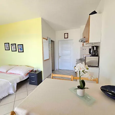 Appartement In 15461 *