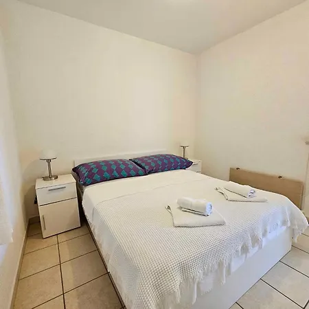 Διαμέρισμα In 15461 *