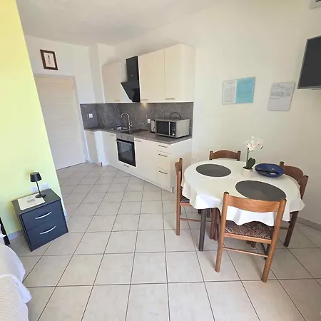 In 15461 Appartement Novi Vinodolski